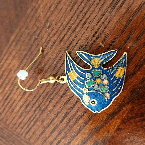 One pair of colorful fish earrings - Picture 2 of 3
